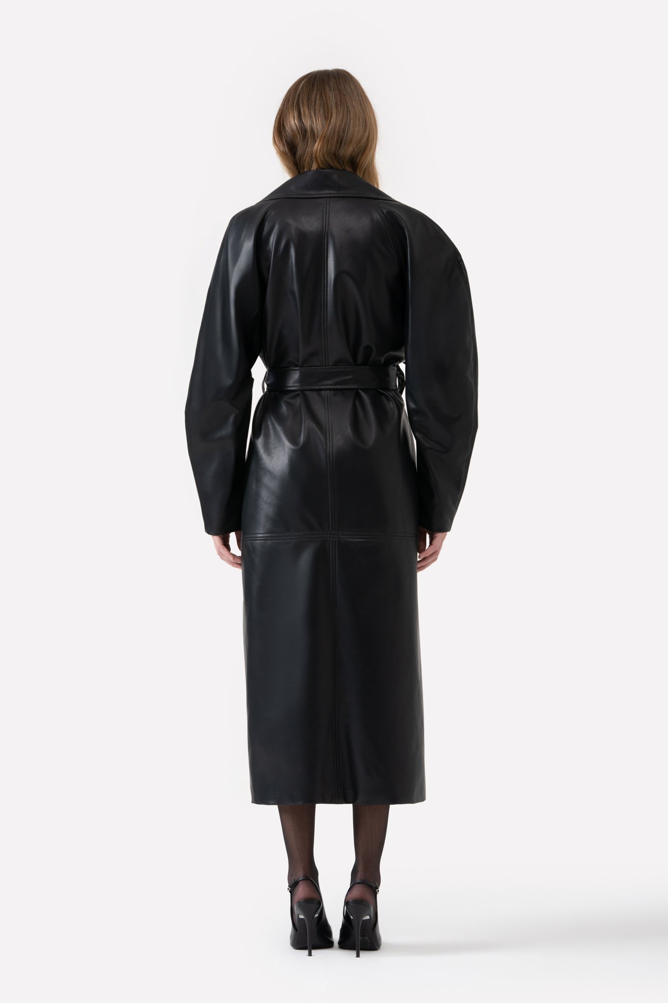 Trench Coat P.U Hari Preto | Elegância urbana com toque