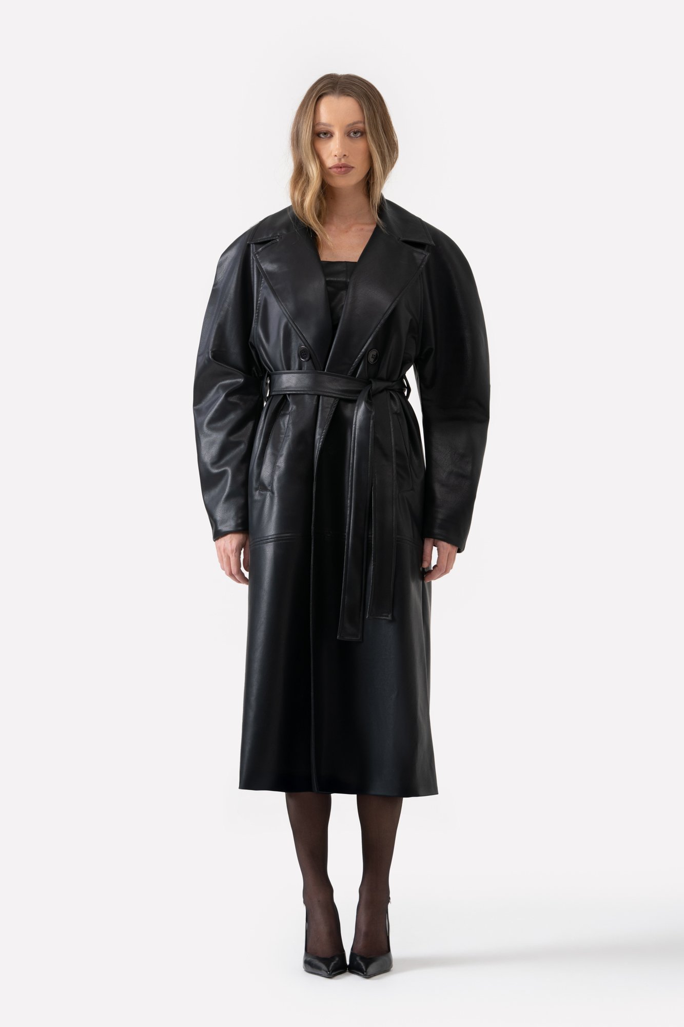 Trench Coat P.U Hari Preto | Elegância urbana com toque