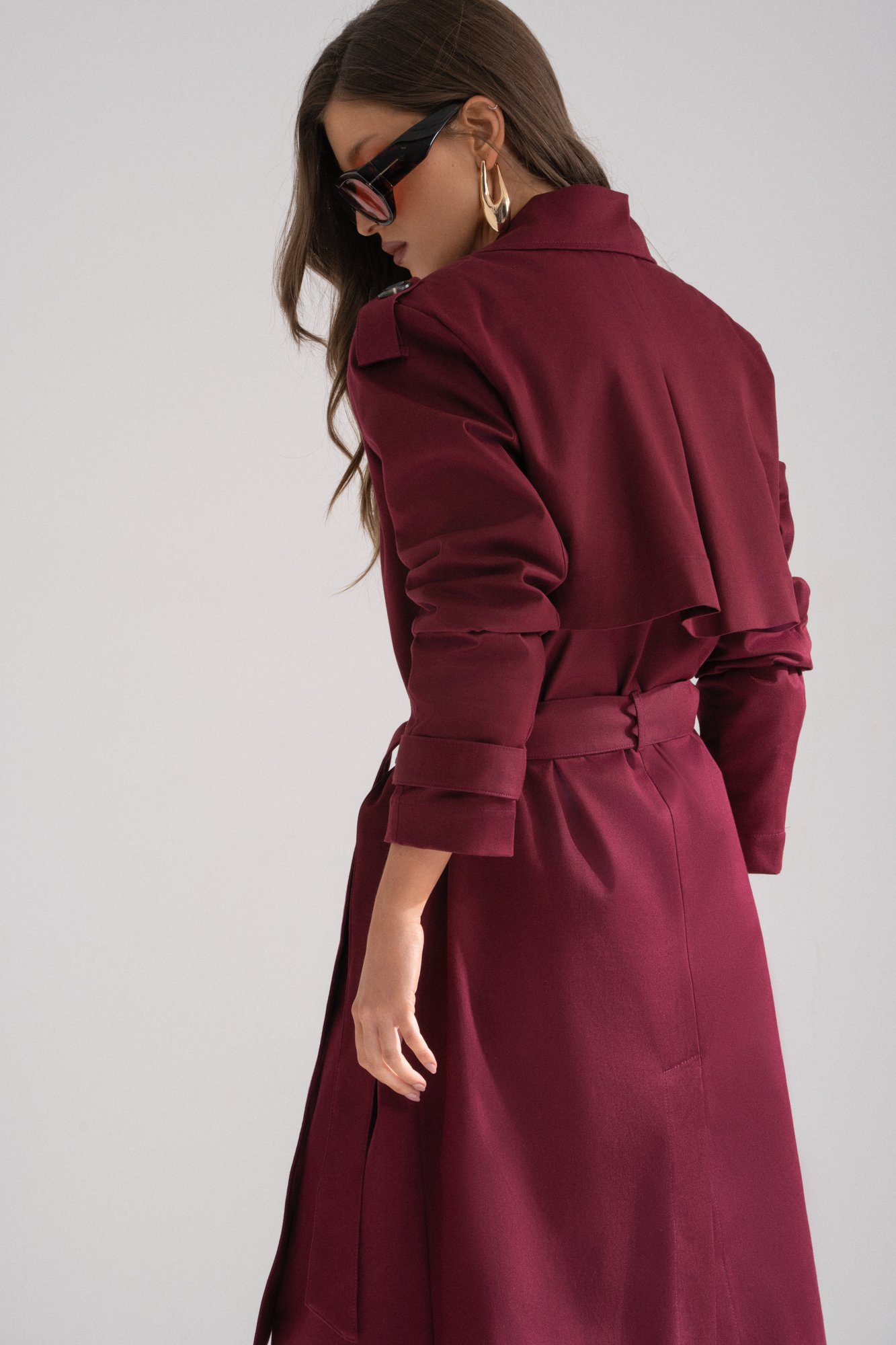 Trench Coat Zaya Bordô | Elegância Atemporal em Alfaiataria | Chuá